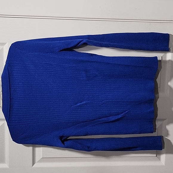 V-neck sweater - Picture 2 of 5